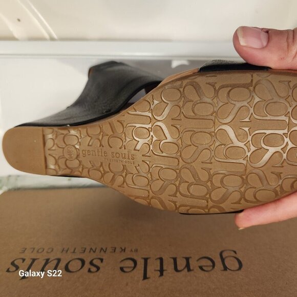 Gentle Souls by Kenneth Cole Women's Inka Wedge Sandal. Black. NIB. Size Various - Picture 8 of 10